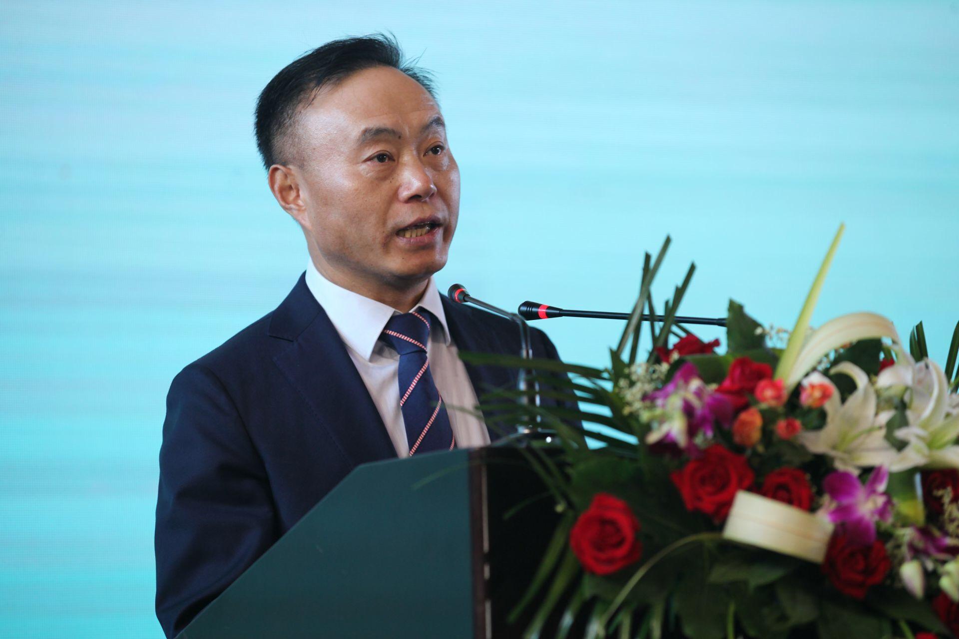 危难时刻老革命施正荣为光伏发声我们不用改行我们要坚守