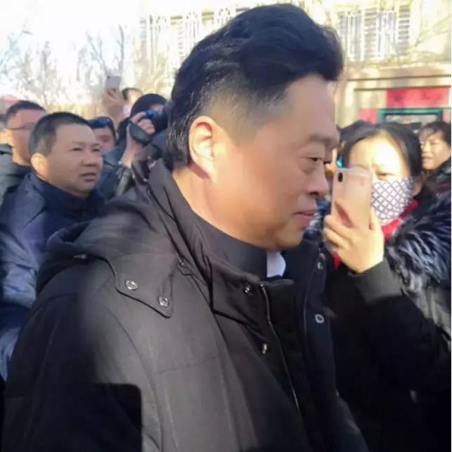 青海油田总经理张维申离任数千群众自发挥泪送别别走