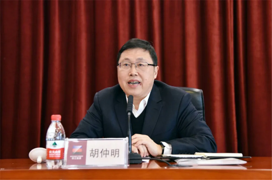 会上,浙江省国资委主任冯波声宣读了省委决定:任命胡仲明为浙能集团